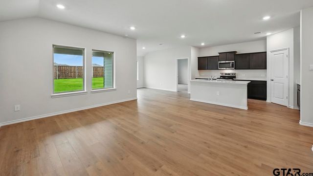 5016 Shumard Drive, Lindale, TX 75771
