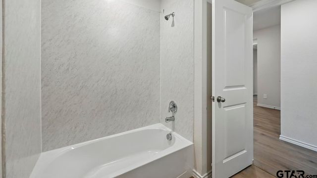5016 Shumard Drive, Lindale, TX 75771