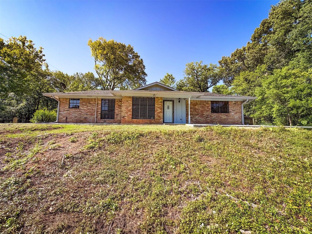 1112 Swanson Drive, Palestine, TX 75801