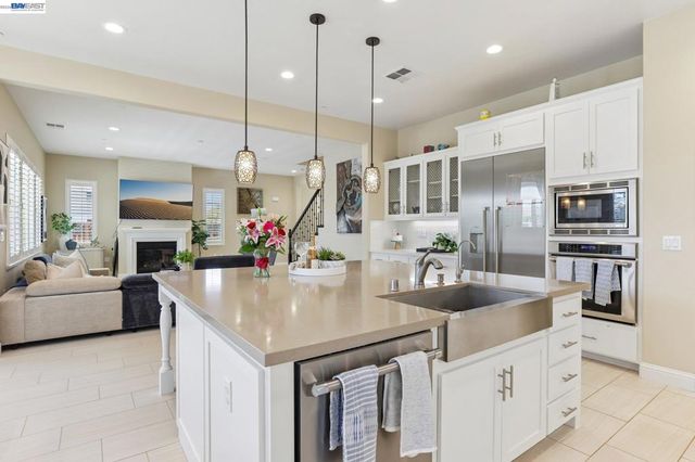 4203 Oak Knoll Dr, Dublin, CA 94568