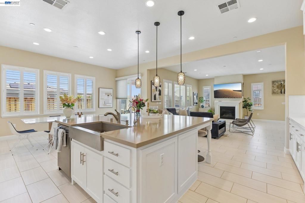 Image 10 of property listing at 4203 Oak Knoll Dr, Dublin, CA 94568