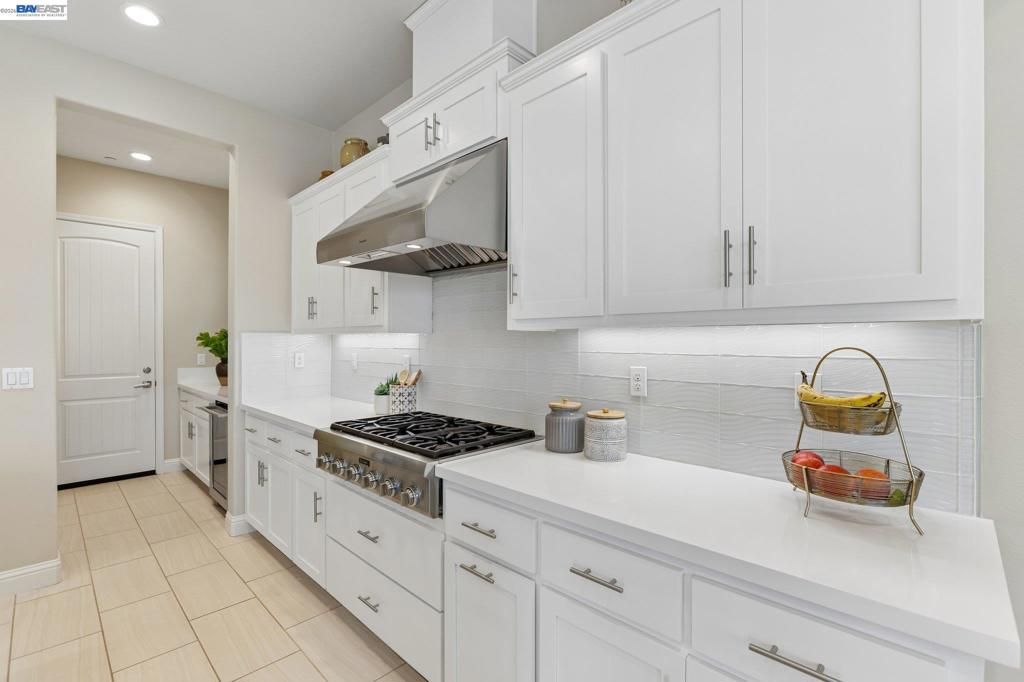 Image 11 of property listing at 4203 Oak Knoll Dr, Dublin, CA 94568