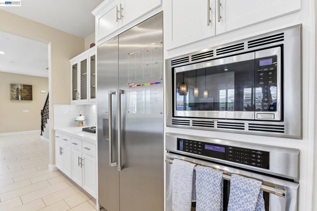 Image 12 of property listing at 4203 Oak Knoll Dr, Dublin, CA 94568