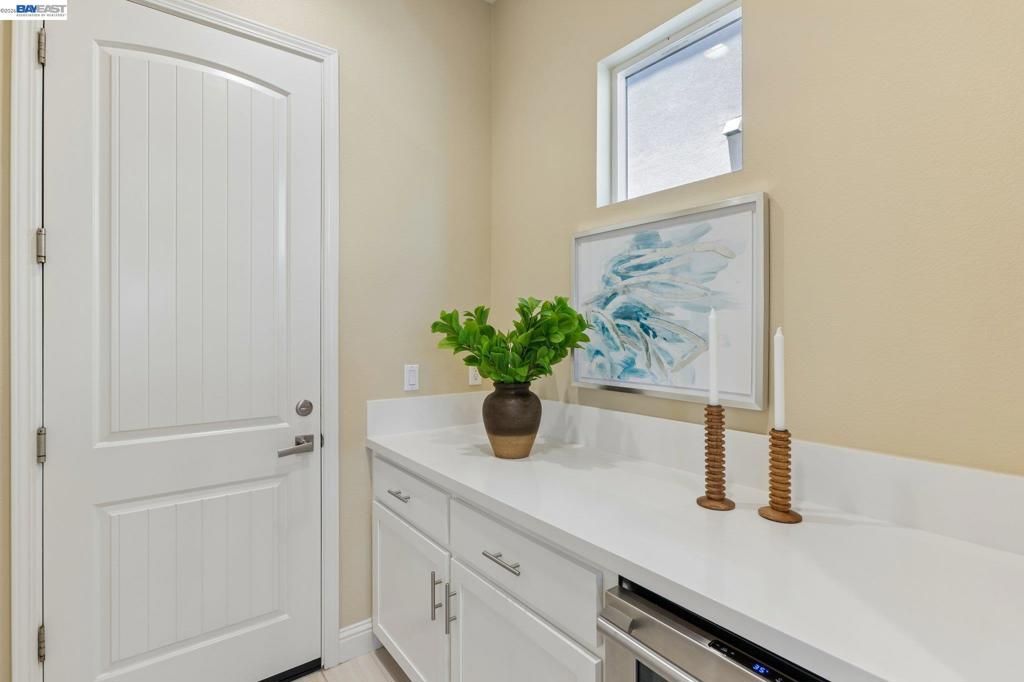 Image 13 of property listing at 4203 Oak Knoll Dr, Dublin, CA 94568