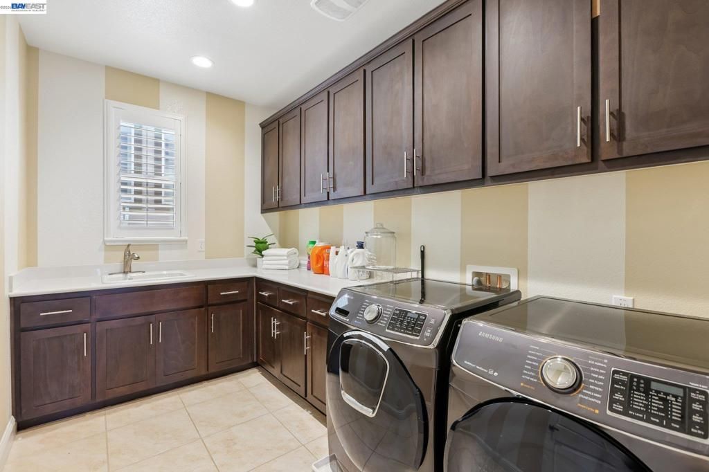 Image 17 of property listing at 4203 Oak Knoll Dr, Dublin, CA 94568