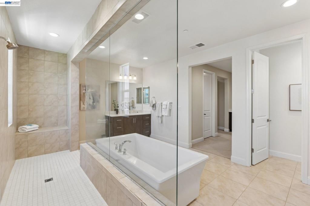 Image 21 of property listing at 4203 Oak Knoll Dr, Dublin, CA 94568