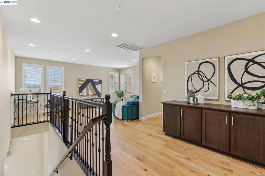 Image 22 of property listing at 4203 Oak Knoll Dr, Dublin, CA 94568