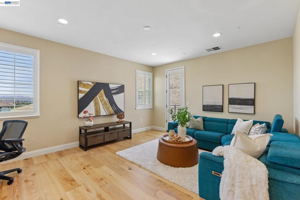 Image 23 of property listing at 4203 Oak Knoll Dr, Dublin, CA 94568