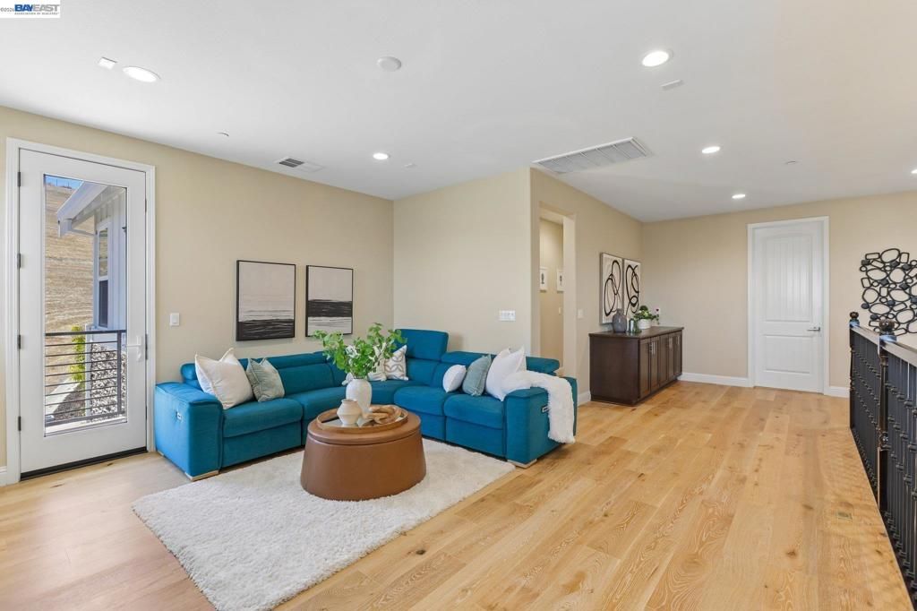 Image 24 of property listing at 4203 Oak Knoll Dr, Dublin, CA 94568