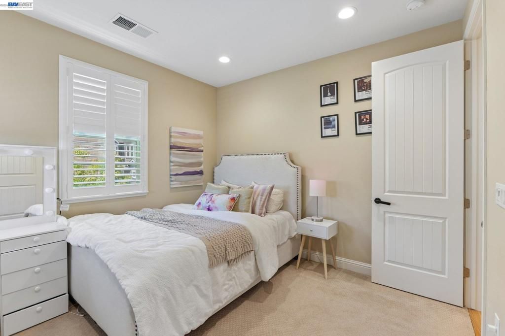 Image 25 of property listing at 4203 Oak Knoll Dr, Dublin, CA 94568