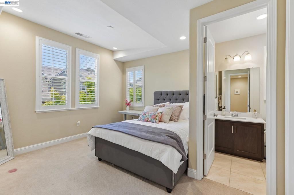 Image 28 of property listing at 4203 Oak Knoll Dr, Dublin, CA 94568