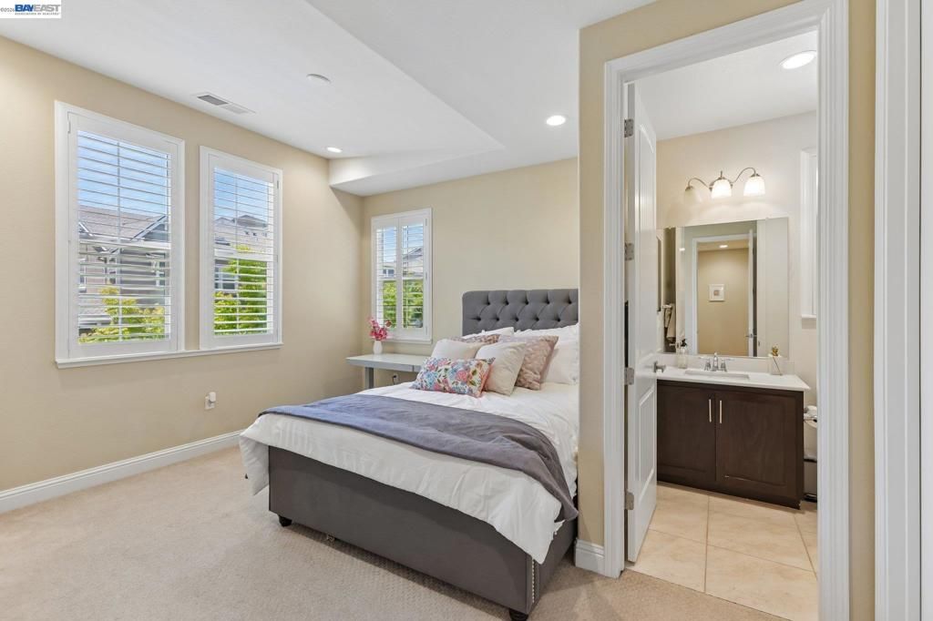 Image 30 of property listing at 4203 Oak Knoll Dr, Dublin, CA 94568