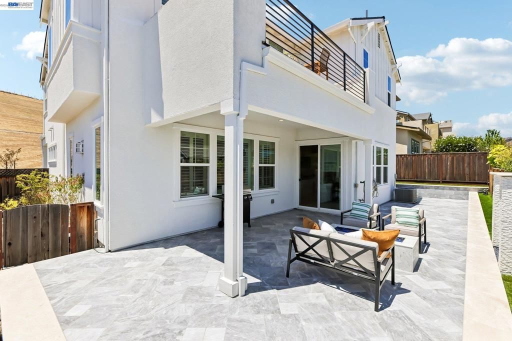 Image 34 of property listing at 4203 Oak Knoll Dr, Dublin, CA 94568