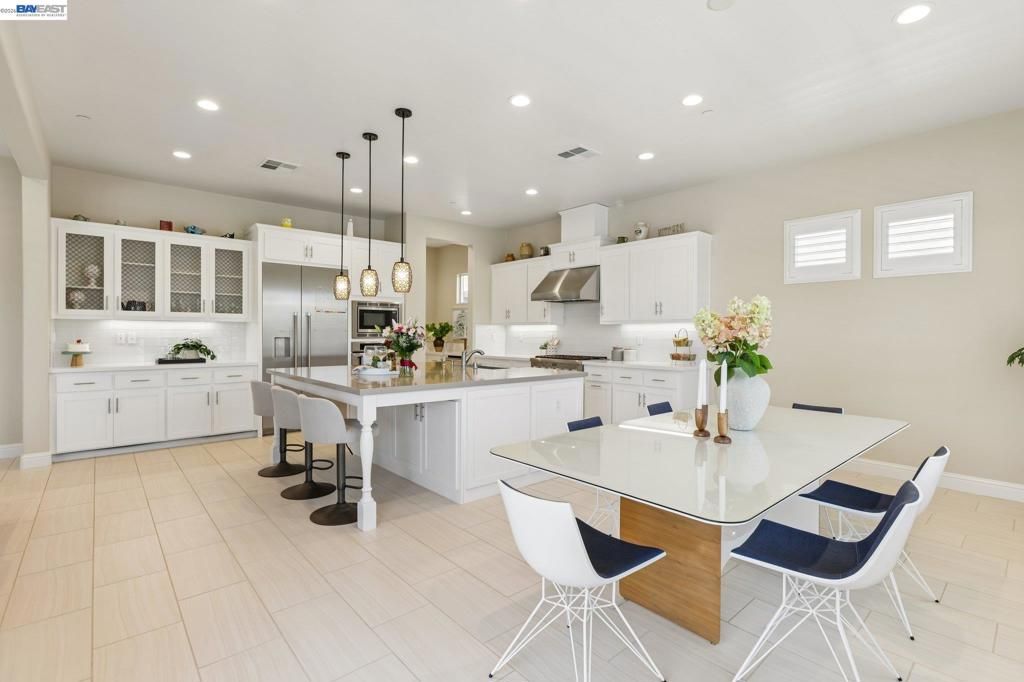 Image 6 of property listing at 4203 Oak Knoll Dr, Dublin, CA 94568