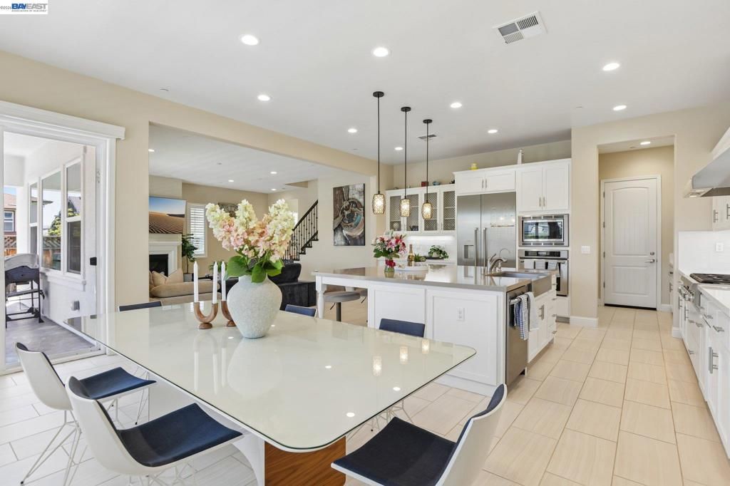 Image 7 of property listing at 4203 Oak Knoll Dr, Dublin, CA 94568
