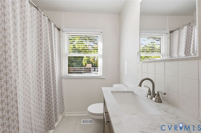 702 Old Town Dr, Colonial Heights, VA 23834