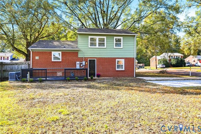 702 Old Town Dr, Colonial Heights, VA 23834