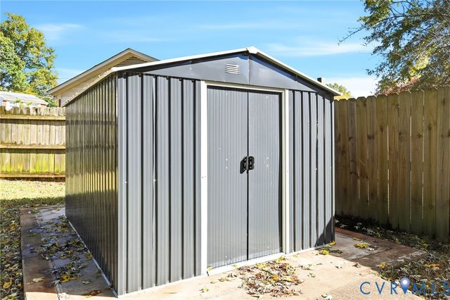 702 Old Town Dr, Colonial Heights, VA 23834