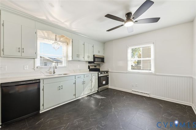 702 Old Town Dr, Colonial Heights, VA 23834