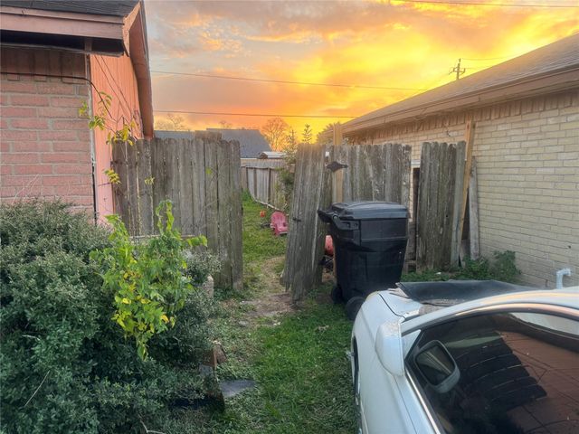 3219 Windy Royal Drive, Houston, TX 77045