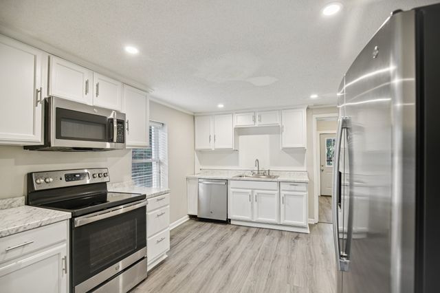 317 E 17th St, Columbia, TN 38401