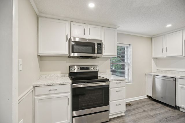 317 E 17th St, Columbia, TN 38401