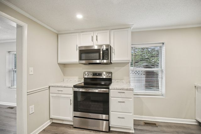 317 E 17th St, Columbia, TN 38401