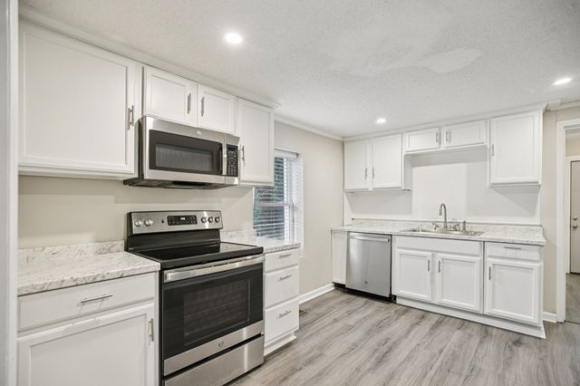 317 E 17th St, Columbia, TN 38401