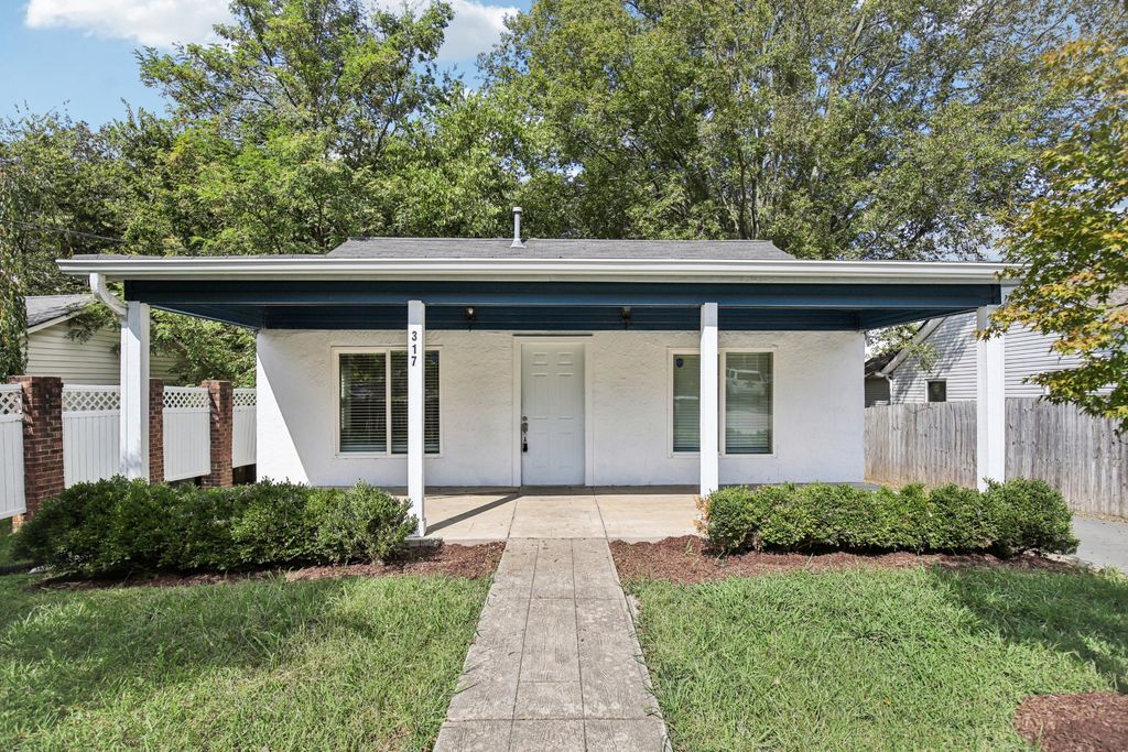 317 E 17th St, Columbia, TN 38401