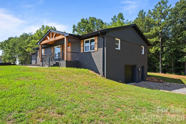 1411 W V Thompson Road, Rutherfordton, NC 28139