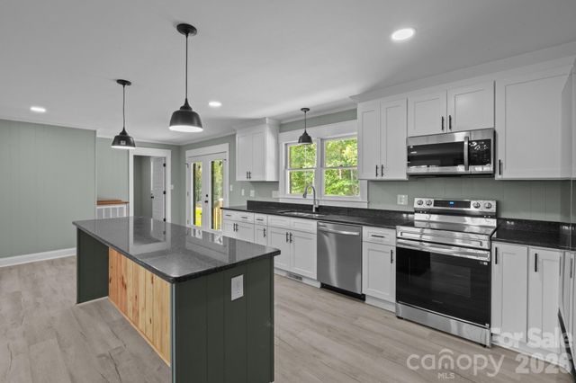 1411 W V Thompson Road, Rutherfordton, NC 28139