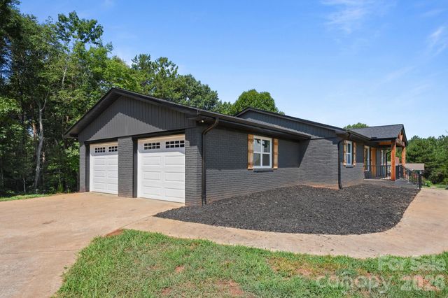 1411 W V Thompson Road, Rutherfordton, NC 28139