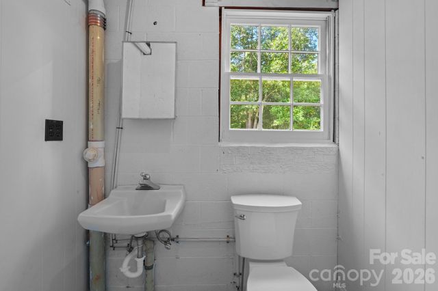 1411 W V Thompson Road, Rutherfordton, NC 28139