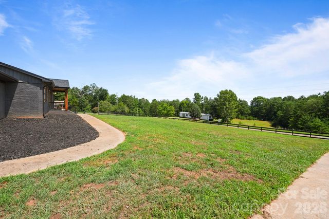 1411 W V Thompson Road, Rutherfordton, NC 28139