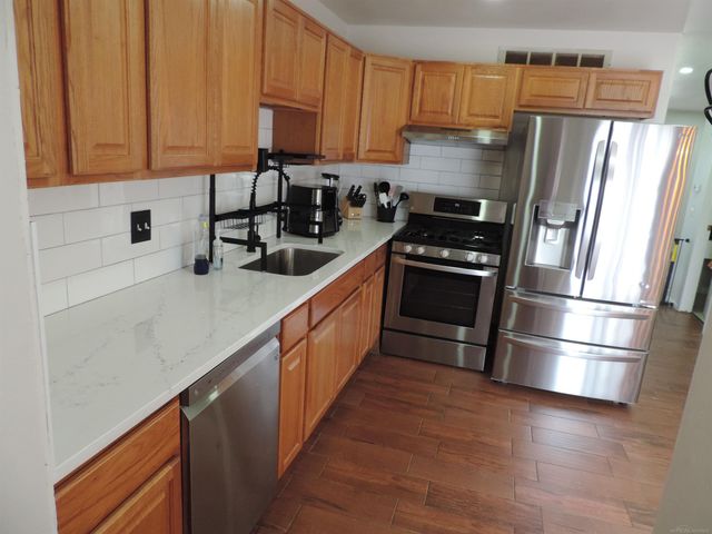 29011 Scarborough Dr Drive, Warren, MI 48088