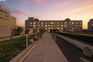 989 Webster 441, Oakland, CA 94607