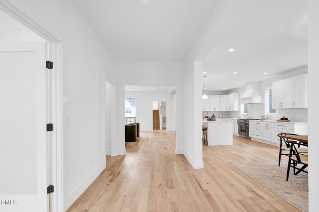 201 E Winmore Avenue, Chapel Hill, NC 27516