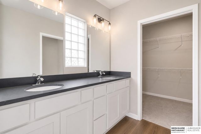 21101 Drexel Street, Elkhorn, NE 68022