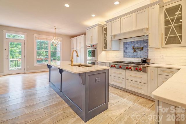 201 Skytop Farm Lane, Hendersonville, NC 28791