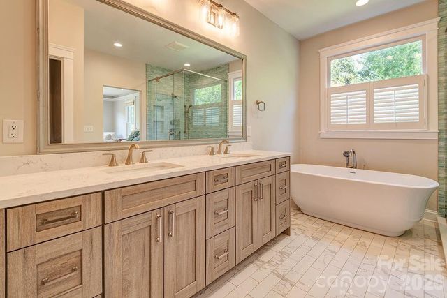 201 Skytop Farm Lane, Hendersonville, NC 28791
