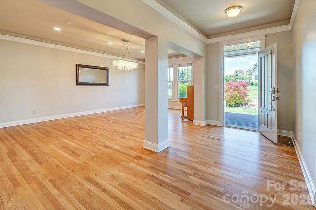201 Skytop Farm Lane, Hendersonville, NC 28791
