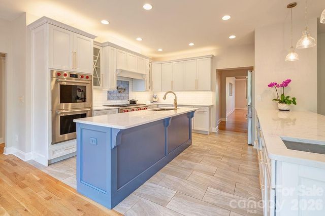 201 Skytop Farm Lane, Hendersonville, NC 28791