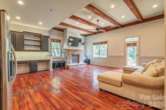 201 Skytop Farm Lane, Hendersonville, NC 28791