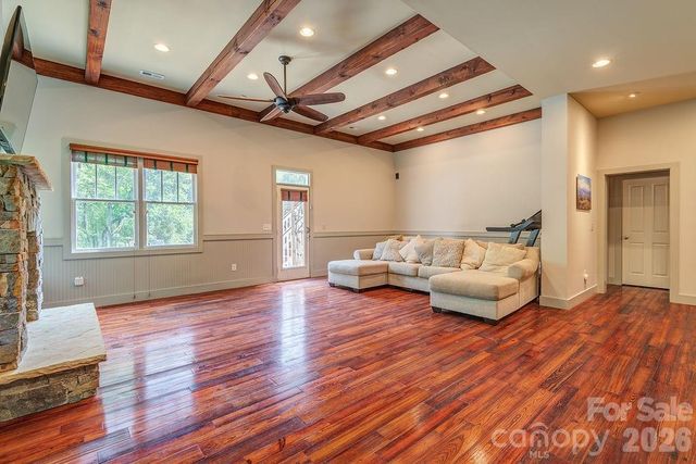 201 Skytop Farm Lane, Hendersonville, NC 28791