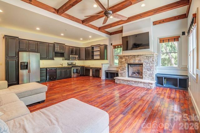 201 Skytop Farm Lane, Hendersonville, NC 28791