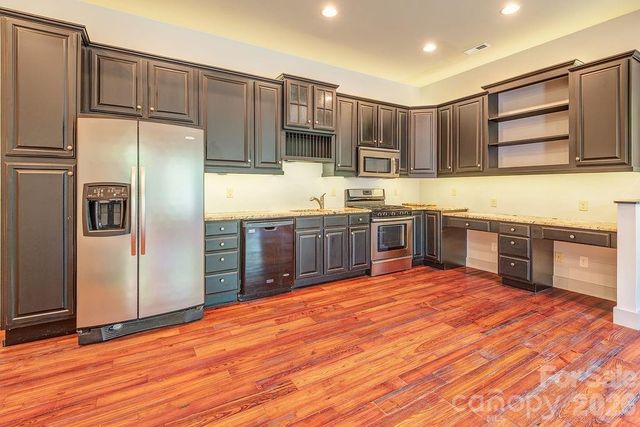 201 Skytop Farm Lane, Hendersonville, NC 28791