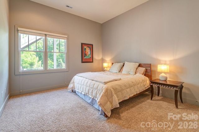 201 Skytop Farm Lane, Hendersonville, NC 28791