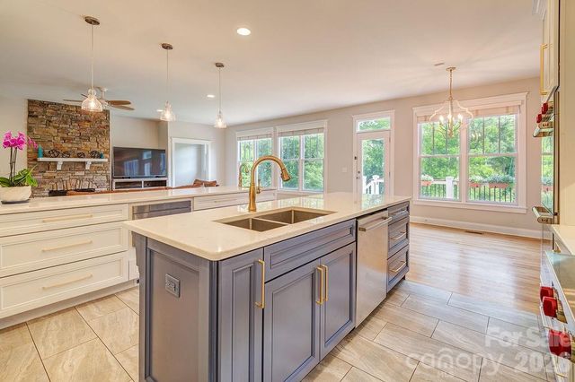 201 Skytop Farm Lane, Hendersonville, NC 28791