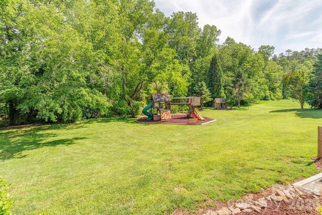201 Skytop Farm Lane, Hendersonville, NC 28791