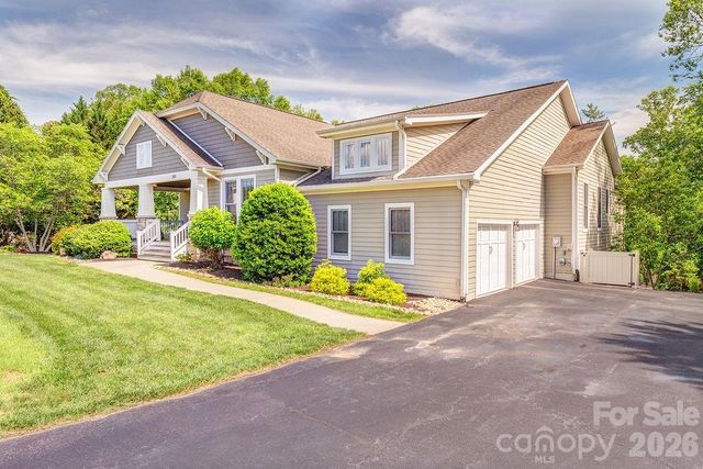 201 Skytop Farm Lane, Hendersonville, NC 28791